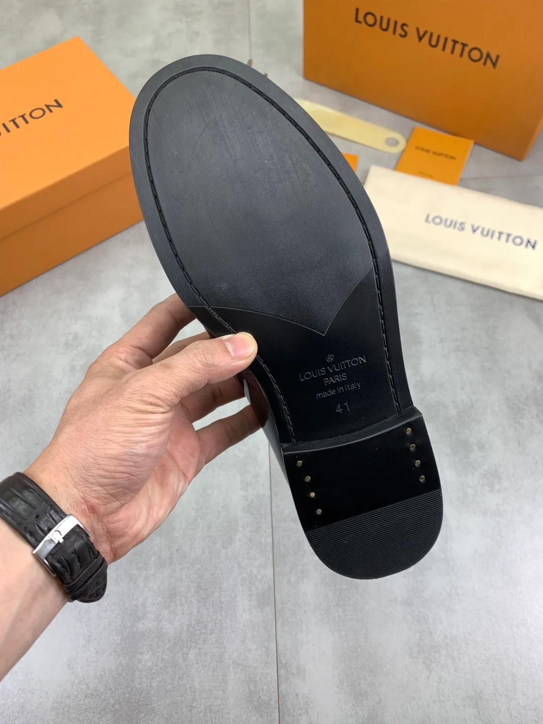Men's men's shoes 💰P542 New style 💶[LOUIS VUITTON] Water-dyed Niuli Original order New style 🍀LV Louis Vuitton *——Top version of LV classic leather shoes! Made of imported original calfskin, original leather side strips and wear-resistant high-end rubber outsole! High quality products! Color: 3️⃣optional Size: 38-44 (45 customized)